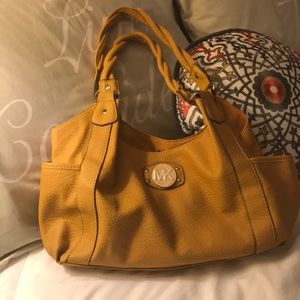Hand bag knock off MK.